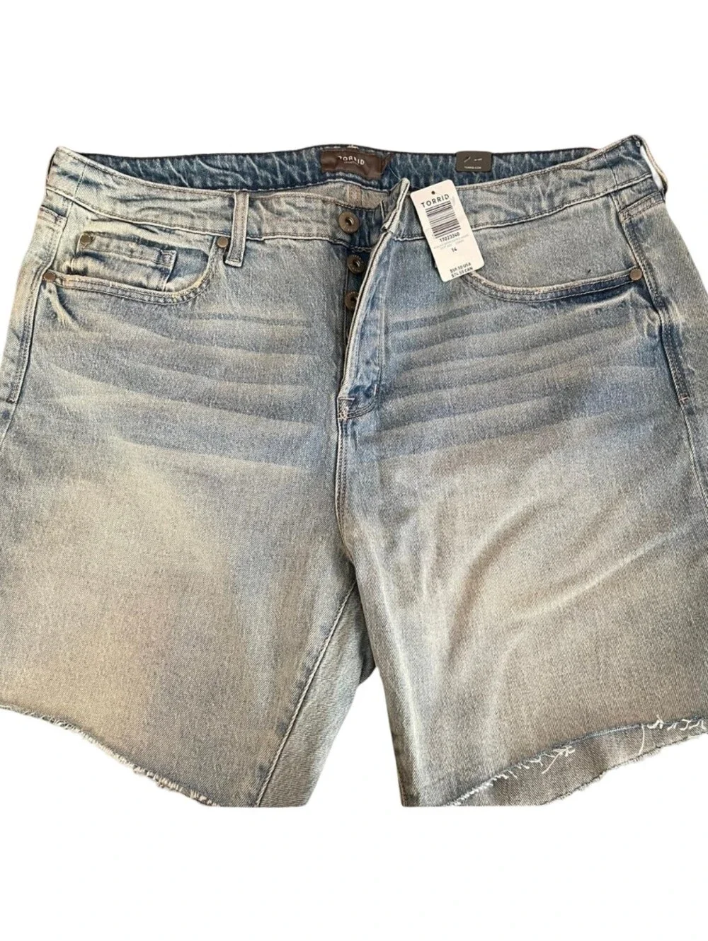 torrid Light Wash Denim Jean Bermuda Shorts Raw Hem Button Fly Size 14 New